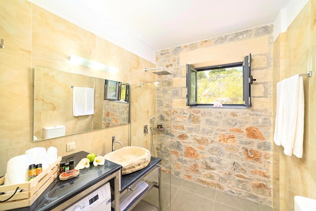 Villa Vardis Heated Pool Vríszesz Kültér fotó